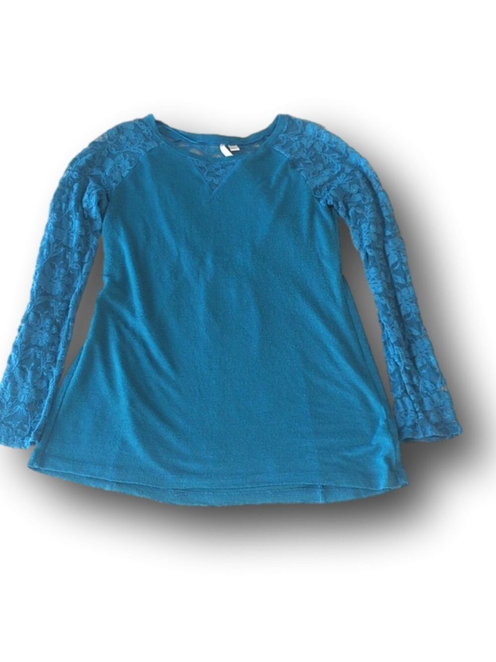 Tunic length shirt with lace detail on sleeves and back